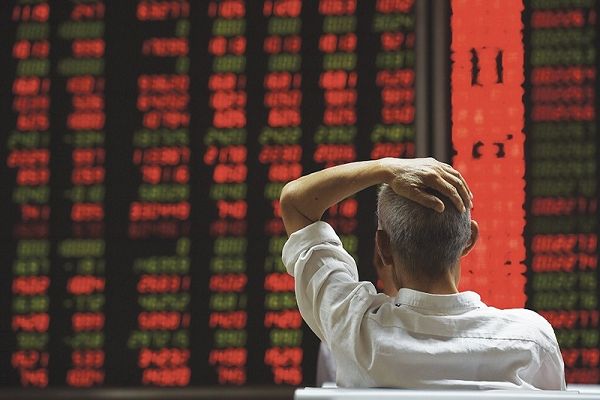 शेयर बाजार में भारी गिरावट: सेंसेक्स 1,017 अंक टूटा, निफ्टी 292 अंक लुढ़का