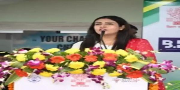 Success Story: लाखों का पैकेज छोड़ा, मॉडलिंग... फिर शुरू किया देसी काम, अब करोड़ों की कमाई