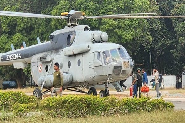 छत्तीसगढ़ के इस इलाके में सेना के हेलीकाप्टर से मतदान दल रवाना
