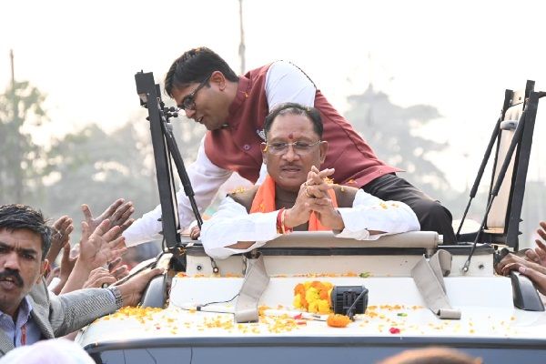 रायगढ़ में कबीर चौक से गांधी चौक तक मुख्यमंत्री श्री विष्णु देव साय का रोड शो