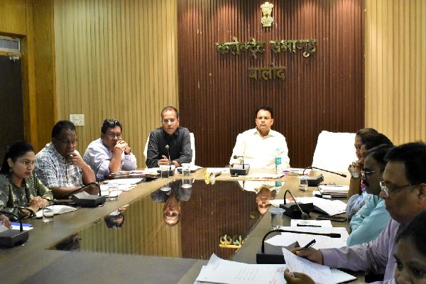 लंबित प्रकरणों का शीघ्र निराकरण सुनिश्चित करें: बालोद कलेक्टर 