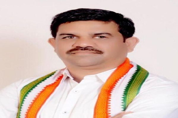 भाजपा नेता का बयान आदिवासी विरोधी और लोकतंत्र के ख़िलाफ़, मांगे माफ़ी - विक्रम मण्डावी