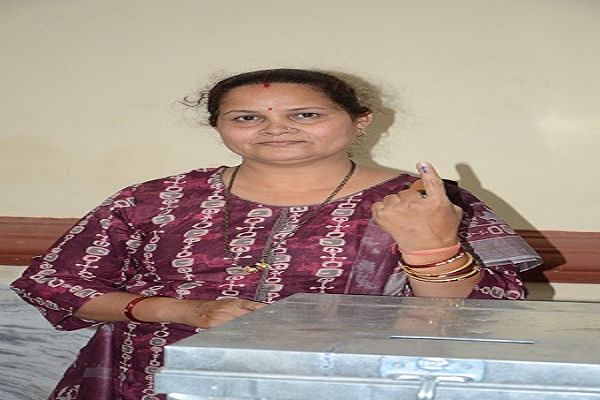 मतदान सुविधा केंद्र में छत्तीसगढ़ी संस्कृति की झलक आकर्षण का केंद्र, पोस्टल बैलेट से 990 वोटिंग