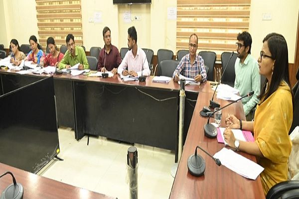 जल जीवन मिशन के निर्माणाधीन एवं अधूरे कार्यों को पूर्ण करने कलेक्टर ने दिए निर्देश