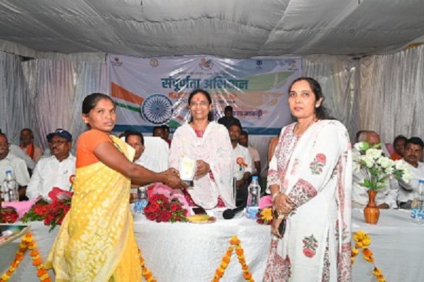 विधायक लता उसेंडी ने माकड़ी में किया विकासखण्ड स्तरीय संपूर्णता अभियान का शुभारंभ