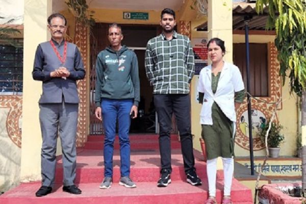 चिकित्साधिकारी से टीबी स्क्रीनिंग के लिए प्लानिंग