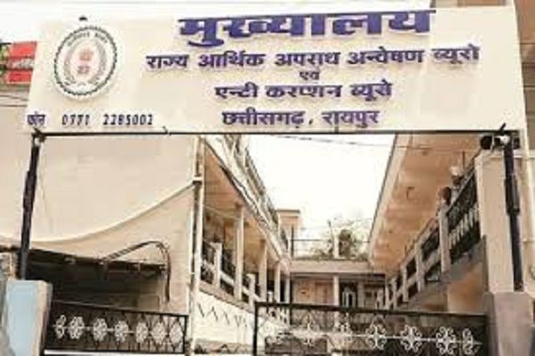 होटल व्&zwj;यवसायी के ठिकानों पर पहुंची एसीबी ईओडब्ल्यू की टीम