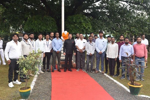 स्वतंत्रता दिवस के अवसर पर कलेक्टर ने जिला कलेक्टोरेट परिसर में किया ध्वजारोहण