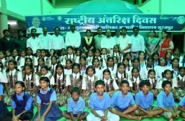 स्पेश साइन्स शो का जिले के विभिन्न विद्यालयों में चल रहा है प्रदर्शन