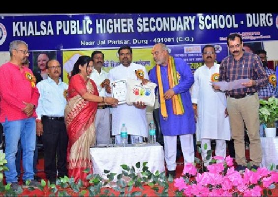 पोस्ट ऑफ द मंथ के विजेता शिक्षकों को विधायक ने किया सम्मानित