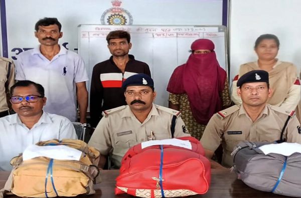 90 हजार रूपये की गांजा के साथ तीन गिरफ्तार