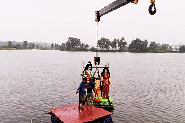 गणपति बप्पा मोरिया.. नम आंखो से भक्तों ने बप्पा को विदाई 