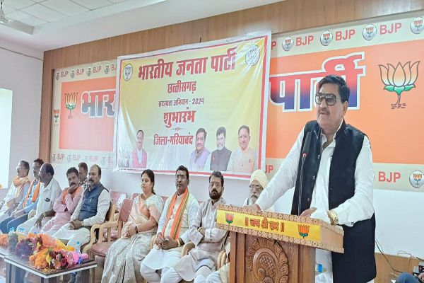 विधायक रोहित साहू के 10 हजार सदस्य बनने पर दी बधाई 