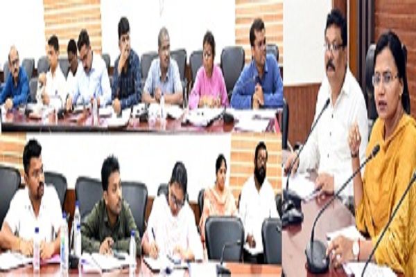 नक्शा नवीनीकरण के कार्यों को विशेष अभियान चलाकर करें पूर्ण : कलेक्टर