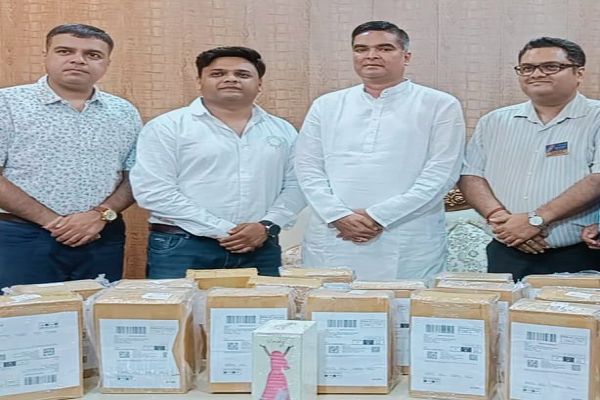 *वैशाली नगर विधानसभा की 16 शासकीय स्कूलों में इंस्टालेशन के लिए पहुंची सेनेटरी नेपकिन वेंडिंग मशीन, विधायक रिकेश सेन ने कहा हमारी बहन-बच्चियों के उच्च आत्म-सम्मान और शैक्षणिक विकास के लिए है जरूरी*