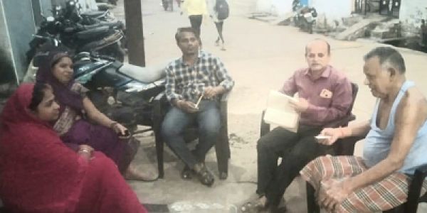 झुग्गी झोपड़ी प्रकोष्ठ शिवनगर में चलाया सदस्यता अभियान -  मनोज निर्वाणी ( भारतीय जनता पार्टी )      