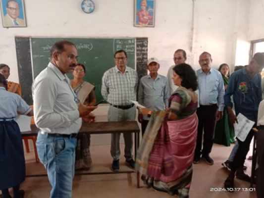 स्कूली छात्र-छात्राओं के शिविर में बनाये गये जाति निवास और आय प्रमाण पत्र