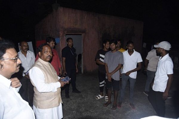मंत्री रामविचार नेताम ने पोस्ट मैट्रिक आदिवासी बालक छात्रावास का किया आकस्मिक निरीक्षण