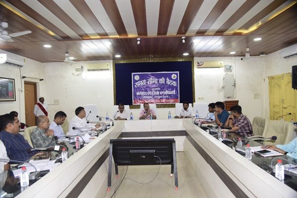 कलेक्टर ने धान खरीदी की तैयारी की समीक्षा