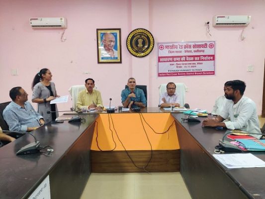 कलेक्टर ने दिलाई पीड़ित मानवता की सेवा करने की शपथ