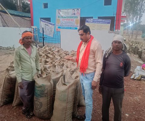  धान खरीदी व्यवस्था का जायजा लेने पहुंचे भाजपा प्रदेश मीडिया प्रभारी स्वाधीन जैन