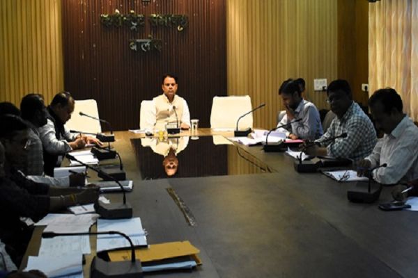 कलेक्टर ने जिला शहरी विकास अभिकरण की ली बैठक