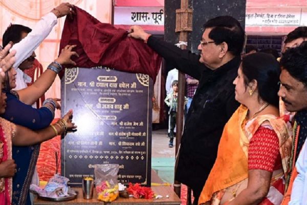 खाद्य मंत्री ने झाझाडीह से नवागढ़ तक सड़क निर्माण कार्य का किया शुभारंभ