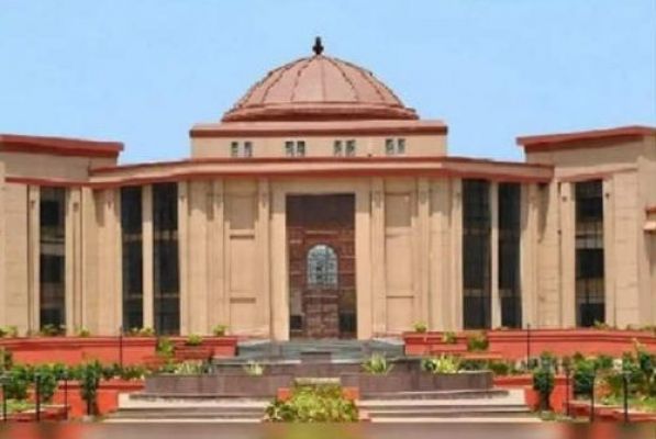 छत्तीसगढ़ हाईकोर्ट ने पुलिस आरक्षकों के 5,967 पदों की भर्ती पर लगाई रोक