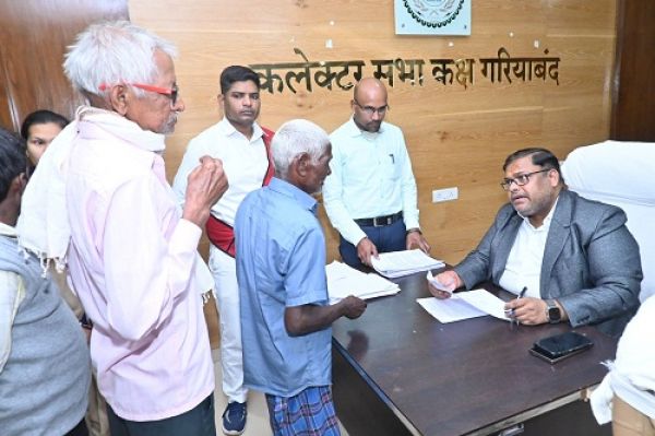 कलेक्टर ने जनदर्शन में सुनी आम नागरिकों की समस्याएं