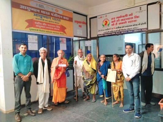 70 वर्ष से अधिक उम्र के बुजुर्गो का बन रहा आयुष्मान वय वंदना कार्ड