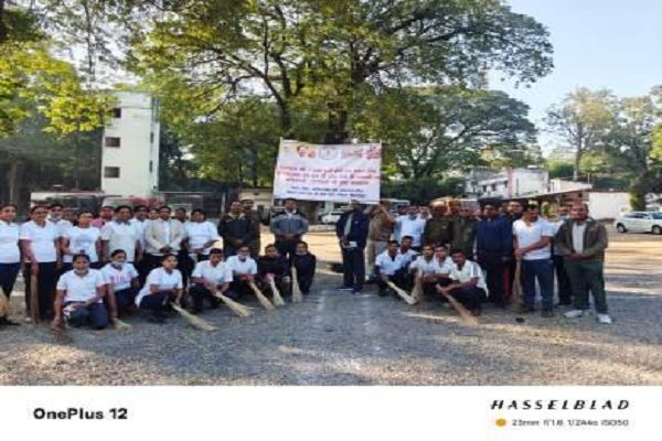 नगर सैनिकों ने श्रमदान कर दिया सफाई का संदेश