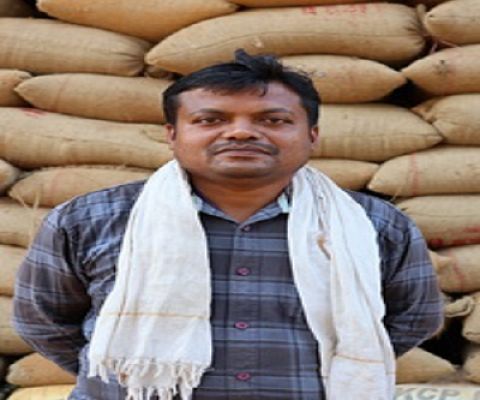 धान खरीदी केन्द्रों में व्यापक व्यवस्था से खुशहाल हुये किसान