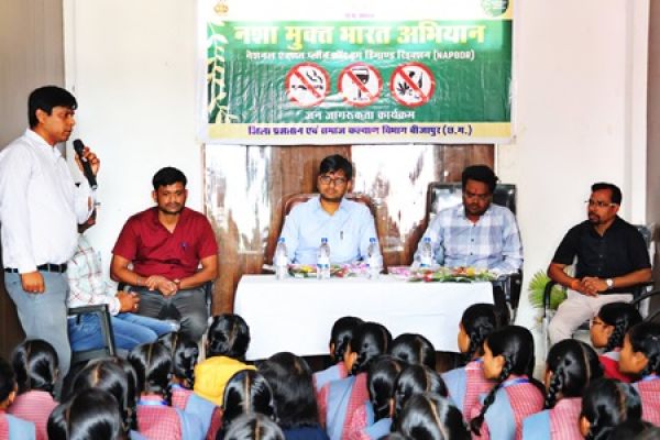  नशामुक्ति एंव पुनर्वास केन्द्र का कलेक्टर ने किया शुभारंभ