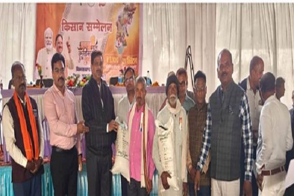 मुख्यमंत्री का संदेश विष्णु की पाती पाकर किसानों ने जाहिर की खुशी