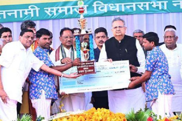 मुख्यमंत्री साय गुरू घासीदास लोक कला महोत्सव 2024 समापन समारोह हुए शामिल