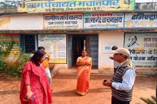 सीईओ ने ग्राम पंचायत भानपुरी, कोपेडीह, मचानपार व तुमड़ीबोड़ का किया आकस्मिक निरीक्षण