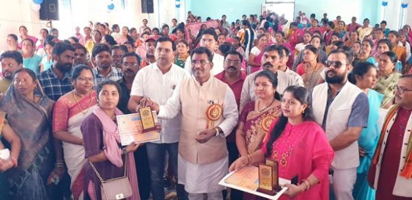 महतारी वंदन योजना के हितग्राहियों का हुआ सम्मान