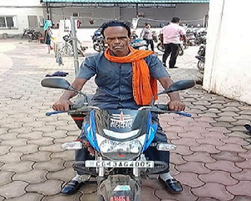 कृषक उन्नति योजना से मिले पैसों से किसान ने खरीदी नई मोटर सायकल