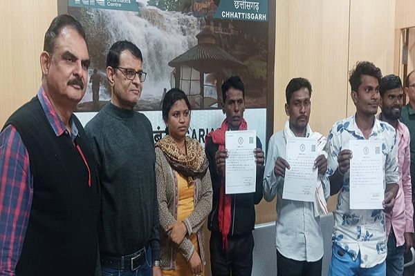 जिले के अधिकारी ऑनलाइन कार्यक्रम में हुए शामिल