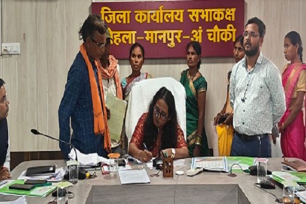 कलेक्टर जनदर्शन में 11 आवेदन प्राप्त