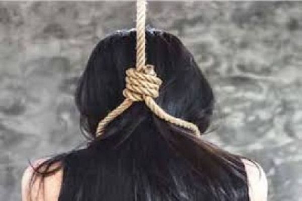 नाबालिग ने फांसी लगाकर दी जान