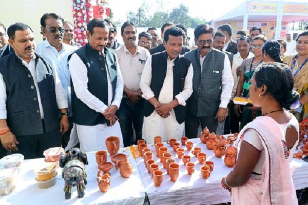 सरस मेले से महिला समूहों की प्रतिभा को मिल रहा मंच : सांसद