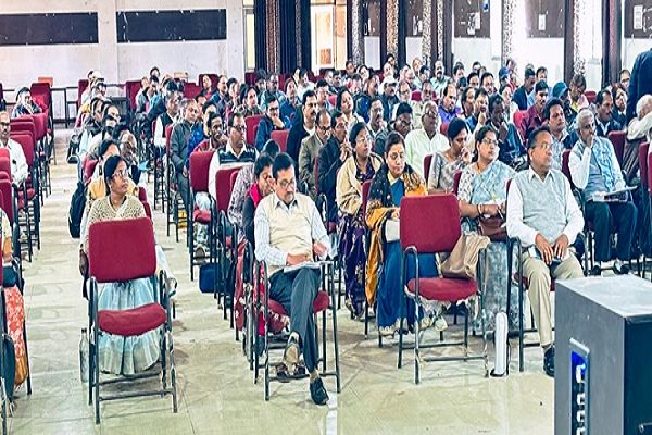 कलेक्टर ने ली प्राचार्यों की मैराथन बैठक