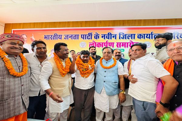  महामंत्री अनिल चंद्राकर बने भाजपा के नए जिला अध्यक्ष, चुनाव अधिकारी ने श्रीचंद सुंदरानी ने पार्टी कार्यालय में सैकड़ों कार्यकर्ताओं के बीच की घोषणा 