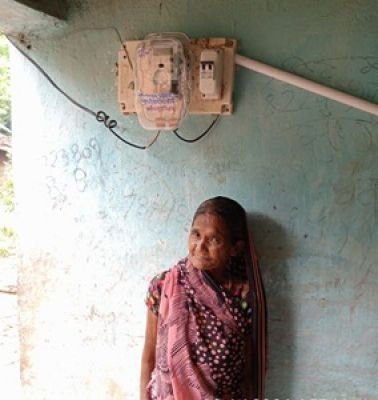 आजादी के 77 साल बाद ग्राम भैंसामुड़ा में पहुंची बिजली