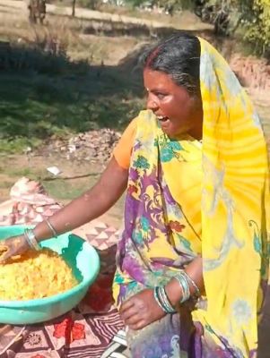 महतारी वंदन योजना: रीता बुन रही बच्चों का भविष्य