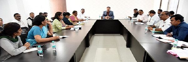 संभागायुक्त ने संभाग स्तरीय समीक्षा बैठक में विभागवार गतिविधियों की समीक्षा की