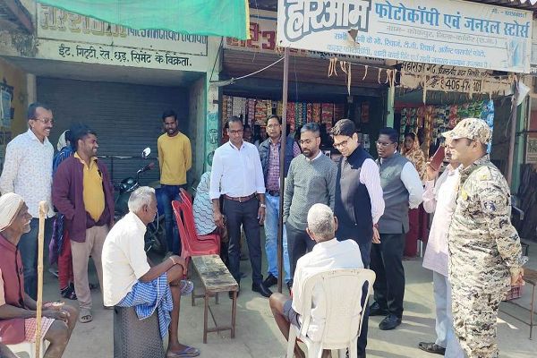 आयुष्मान वय वंदना पंजीयन: कलेक्टर ने किया चॉइस सेंटर का निरीक्षण