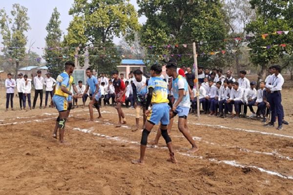 मझगांव स्कूल में हमर फुलवारी कार्यक्रम