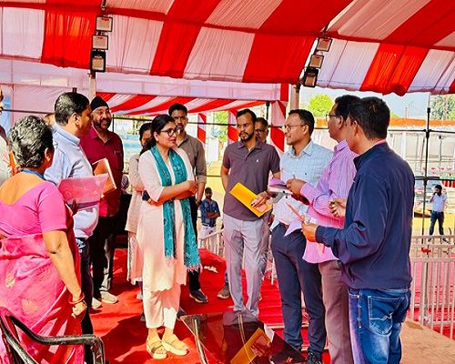 मुख्यमंत्री आगमन की तैयारियों का जायजा लेने पहुँचे कलेक्टर